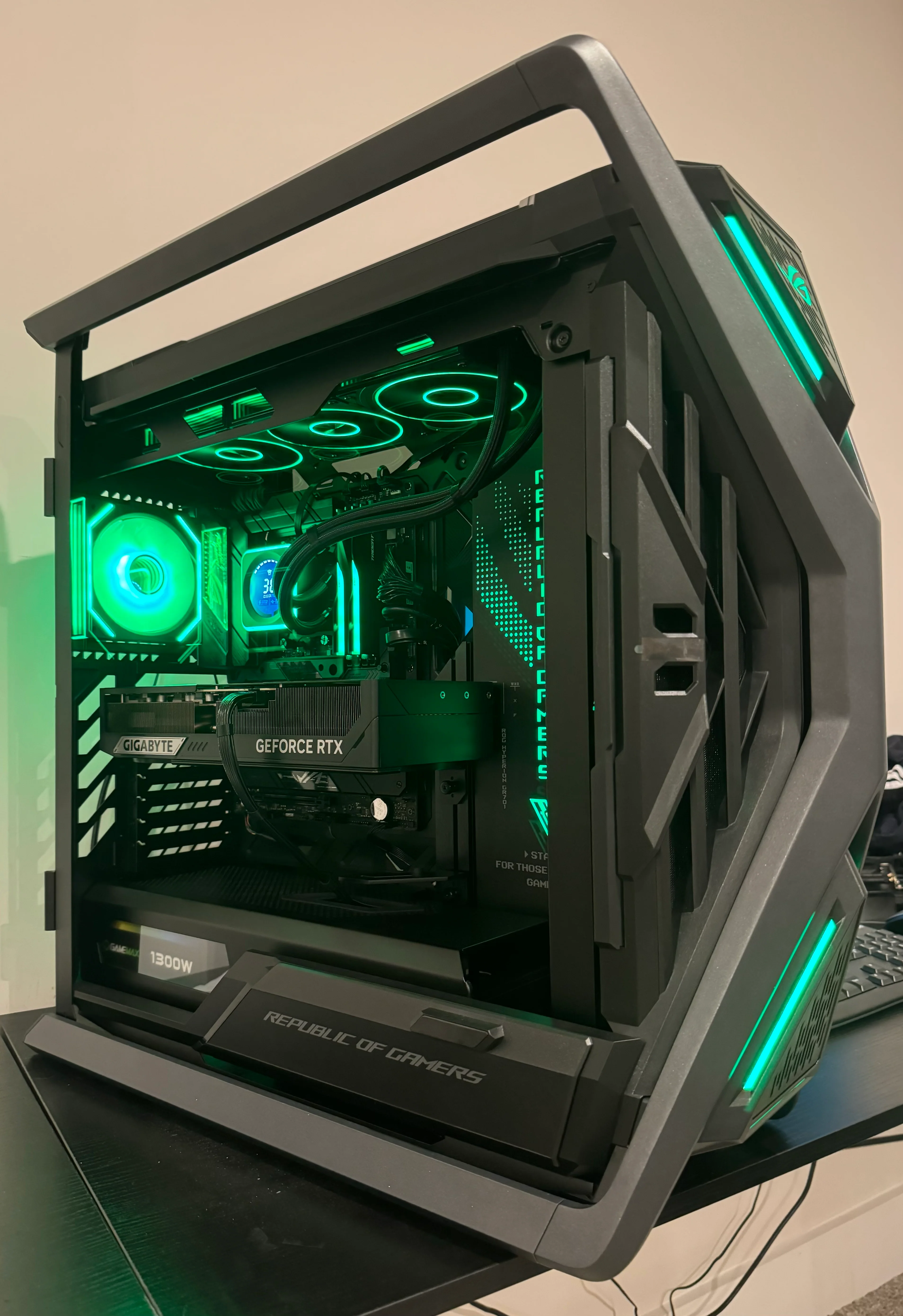 ASUS ROG Strix HYPERION RTX 5090 RYZEN 9800X3D 64GB RAM 4TB SSD GAMING PC - Image 4